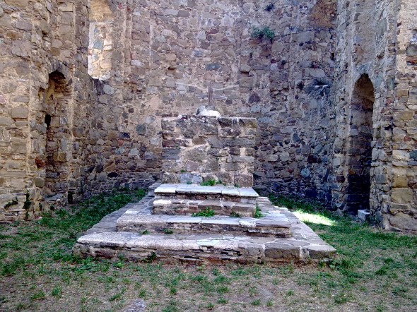 L'altare della chiesa