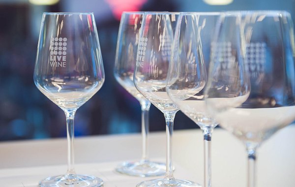 Il senso di Live Wine per il vino. Assaggi e numeri vari al Salone Internazionale del Vino Artigianale