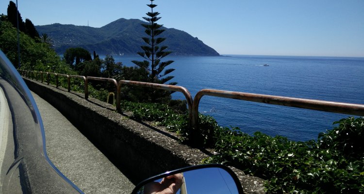 Cose da fare in Liguria quando è primavera. Tipo prendere lo scooter e andare per fiere